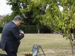 Во Франции Порошенко почтил память жертв Голодомора