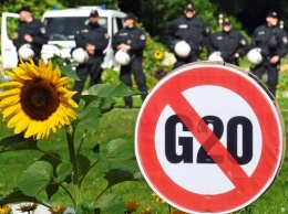 КС Германии частично отменил запрет на установку протестного лагеря в Гамбурге