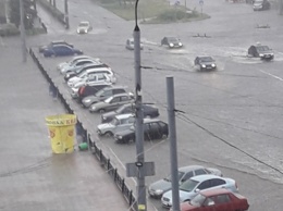 С градом и затопленными улицами: Северодонецк накрыл сильный ураган
