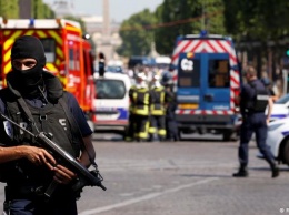 Полиция задержала водителя, пытавшегося въехать в толпу у мечети под Парижем