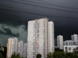 "Климатическое оружие в действии": циклон над Москвой принял забавную форму