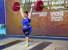 Спортсменка из Новой Каховки победила в международном турнире по тяжелой атлетике