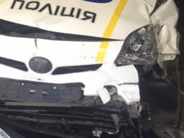 ДТП в Херсоне: на Арабатской стрелке разбили полицейский авто