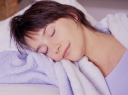 Ученые назвали лучшую позу для сна