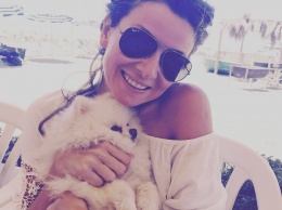 Дама с собачкой: счастливая Жанна Бадоева проводит лето в Италии