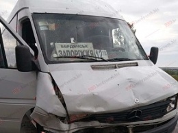 На запорожской трассе рейсовый автобус с пассажирами попал в аварию
