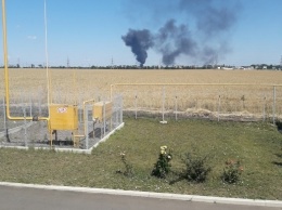 На нефтебазе под Одессой взорвался бензовоз: пожар продолжается (фото, обновляется)