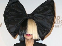 Вот как выглядит певица Sia без парика!