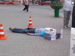 В центре Запорожья замертво упал мужчина (Видео)