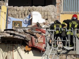 Обвал дома в Италии: спасатели ищут жителей (фото)