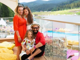 Андрей Kishe с женой и дочками отдохнул в Карпатах