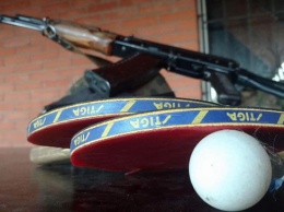 В зоне АТО украинские бойцы борются со стрессом на спортивных площадках