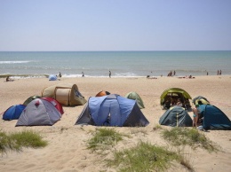 Палатки с биотуалетами и госмонополия на водку - в Госдуме задумались, как развивать внутренний туризм