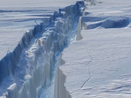 В Антарктике откололся крупнейший айсберг в истории наблюдений