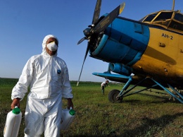 Крымские поля спасают с помощью самолета из Краснодара