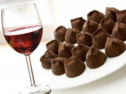 Исследователи отрицают пользу вина и шоколада для сердца