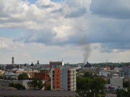 В центре Львова горит жилой дом