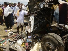 В Индии автобус разбился в горах и унес жизни 16-ти паломников