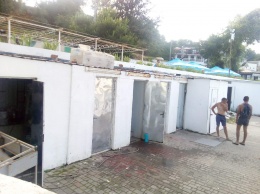 В Одессе на пляже "Аркадия" бесплатный туалет превратился платный