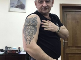 "Мастер Илюша": военный прокурор раскрыл тайну тату на "хорошем бицепсе"
