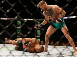 Боец UFC нокаутировал соперника о помост ринга
