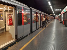 В Риме поезд протянул женищину по платформе за сумку