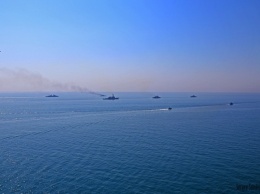 В заключительный день "Си Бриза" маневрировало 16 кораблей: "Посейдон" прошел над эскадрой