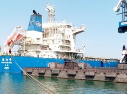 Второе в 2017 году судно с южноафриканским углем прибыло в порт Южный (видео)