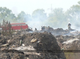 Хроники огня: под Павлоградом третьи сутки борются с пожаром на свалке (ФОТО И ВИДЕО)