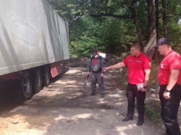 На окраине Киева из фуры вытекла подозрительная жидкость