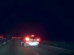Видеофакт: автопилот Tesla собирался устроить аварию, но таксист не позволил