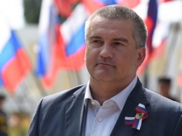 Аксенов выступил против «варягов» в Крыму