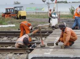 Как Приднепровская железная дорога на ремонте переезда сэкономила