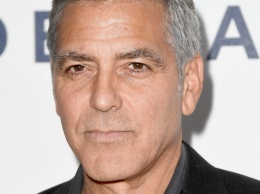 Джордж Клуни хочет засудить папарацци, заснявших его детей