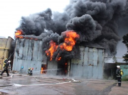 Масштабный пожар на складе в Киеве