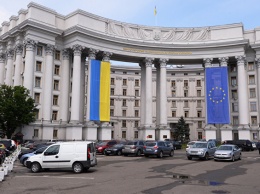 Киев выразил Москве протест из-за отправки в Донбасс гуманитарного груза
