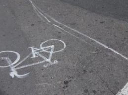 Городские партизаны нарисовали велодорожку в центре Одессы (ФОТОФАКТ)
