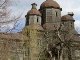 250-летняя черниговская церковь переехала в музей под открытым небом