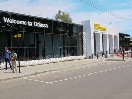 Студия «Квартал 95» - первые пассажиры новой современной автостанции в Одессе. Фото