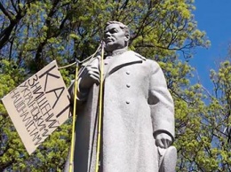 Соратник Тягнибока поглумился над семьей Ватутина и киевлянами, собиравшими подписи против проспекта Шухевича
