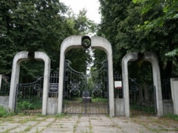 Евреям Острога вернули кладбище