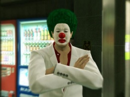 Весь сентябрь клоун в ремейке Yakuza Kiwami будет выдавать вам бесплатные DLC