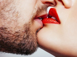 Как вы целуетесь, согласно вашему знаку зодиака? Интрига!