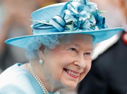 Все для народа: стало известно, почему Елизавета II выбирает яркие цвета для своих нарядов
