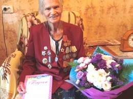Партизанке-разведчице Александре Потаповне Фроловой-Федулиной исполнилось 92 года