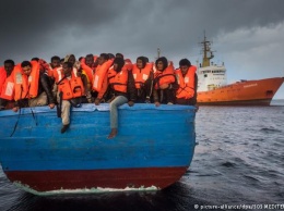 "Врачи без границ" ограничат миссию по спасению беженцев в Средиземном море