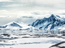 Ученые обнаружили вулканический пояс подо льдами Антарктиды