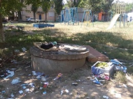 Жилмассив Котовского утопает в мусоре, дворники не работают