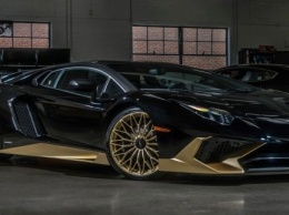 Черно-золотой суперкар Lamborghini Aventador SV