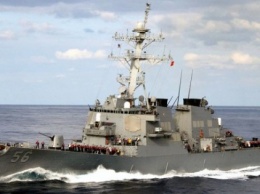 Возле Сингапура столкнулись ракетный эсминец ВМС США и торговое судно